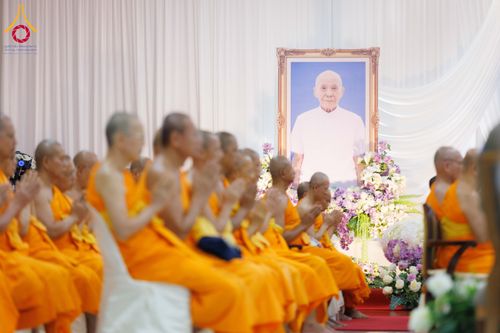 ภาพ No.316273:วันเสาร์ที่ 28 มีนาคม พ.ศ. 2569 พิธีบำเพ็ญกุศล คุณพ่อณรงค์ จินตมากุล  สิริอายุ 99 ปี 11 เดือน โยมบิดา พระครูปลัดรัตนวีรวัฒน์ (รังสฤษดิ์ อิทฺธิจินตโก) ที่ปรึกษาเจ้าคณะจังหวัดปทุมธานี เจ้าอาวาสวัดพระธรรมกาย  ณ ห้องปลูกศรัทธา 2 วัดพระธรรมกาย ปทุมธานี