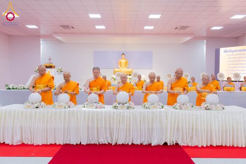 ภาพ No.294287:วันอาทิตย์ที่ 14 ธันวาคม พ.ศ.2568 พิธีเจริญพระพุทธมนต์สมโภชดวงแก้วลูกนิมิตเอก และดวงแก้วนิมิตปฏิบัติธรรม อัญเชิญประดิษฐาน  ณ วัดพระธรรมกายในประเทศสหรัฐอเมริกาและประเทศเยอรมนี 7 แห่ง ณ อาคารปลูกศรัทธา 2 วัดพระธรรมกาย