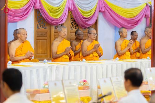 ภาพ No.295542:วันที่ 16 มกราคม พ.ศ. 2569 พิธีถวายภัตตาหารเป็นสังฆทาน แด่พระธรรมยาตรา ณ วัดโบสถ์บน ต.บางคูเวียง จ.นนทบุรี อนุสรณ์สถานลำดับที่ 4 สถานที่เกิดด้วยกายธรรม ในโครงการธรรมยาตรา กตัญญูบูชา มหาปูชนียาจารย์ พระมงคลเทพมุนี(สด จนฺทสโร) พระผู้ปราบมาร อนุสรณ์สถาน 7 แ