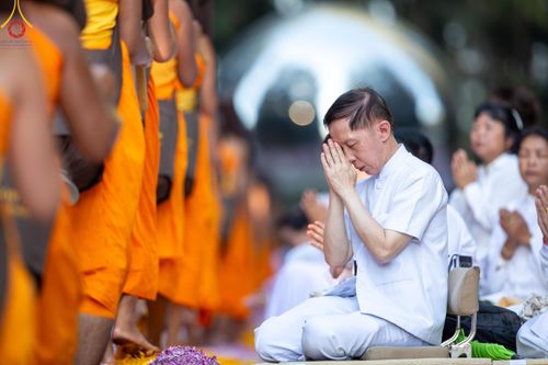 ภาพ No.105722:พิธีต้อนรับพระธรรมยาตรา ในโครงการธรรมยาตรากตัญญูบูชา มหาปูชนียาจารย์ พระมงคลเทพมุนี(สด จนฺทสโร) พระผู้ปราบมาร อนุสรณ์สถาน 7 แห่ง ปีที่ 12 วันที่ 3 มกราคม พ.ศ. 2567 ณ อนุสรณ์สถานโลตัสแลนด์ จ.สุพรรณบุรี