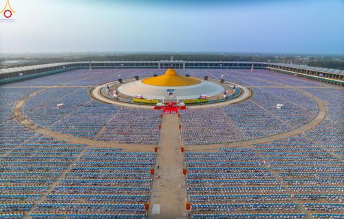 ภาพ No.324015:วันที่ 22 เมษายน พ.ศ.2569 (วันคุ้มครองโลก) พิธีถวายมหาสังฆทาน 40,000 กว่าวัดทั่วประเทศ ณ ลานธรรม พระมหาธรรมกายเจดีย์ วัดพระธรรมกาย