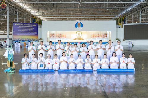 ภาพ No.327981:วันที่ 3 พฤษภาคม พ.ศ.2569 พิธีตักบาตร ข้าวสารอาหารแห้ง ณ บ้านแก้วเรือนทองคุณยายอาจารย์ฯ วัดพระธรรมกาย