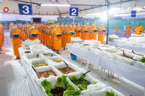 ภาพ No.300307:วันที่ 22 มกราคม พ.ศ. 2569 พิธีถวายภัตตาหารเป็นสังฆทาน แด่พระธรรมยาตรา ณ อนุสรณ์สถานบางปลา วัดบางปลา อำเภอบางเลน จังหวัดนครปฐม ในโครงการธรรมยาตรา กตัญญูบูชา มหาปูชนียาจารย์ พระมงคลเทพมุนี(สด จนฺทสโร) พระผู้ปราบมาร อนุสรณ์สถาน 7 แห่ง ปีที่ 14