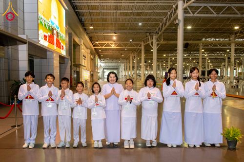 ภาพ No.325614:วันที่ 26 เมษายน พ.ศ.2569 กิจกรรมงานบุญวันอาทิตย์ สาธุชนปฏิบัติธรรมร่วมกัน ณ ห้องแก้วสารพัด 1 วัดพระธรรมกาย ปทุมธานี