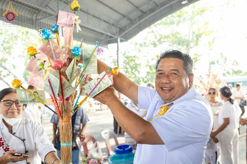 ภาพ No.305084:วันที่ 28 มกราคม พ.ศ. 2569 พิธีทอดผ้าป่าทำนุบำรุงศาสนสถาน ณ วัดเกิดการอุดม อ.คลองหลวง จ.ปทุมธานี ในโครงการธรรมยาตรา กตัญญูบูชา มหาปูชนียาจารย์ พระมงคลเทพมุนี(สด จนฺทสโร) พระผู้ปราบมาร อนุสรณ์สถาน 7 แห่ง ปีที่ 14