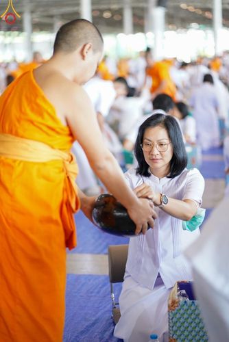 ภาพ No.149987:พิธีตักบาตร , พิธีปฎิบัติธรรม , พิธีถวายภัตตาหารเมนูสวรรค์ ในพรรษาแห่งการเข้าถึงธรรม วันธรรมชัย วันอังคารที่ 27 สิงหาคม พ.ศ.2567 ณ สภาธรรมกายสากล วัดพระธรรมกาย