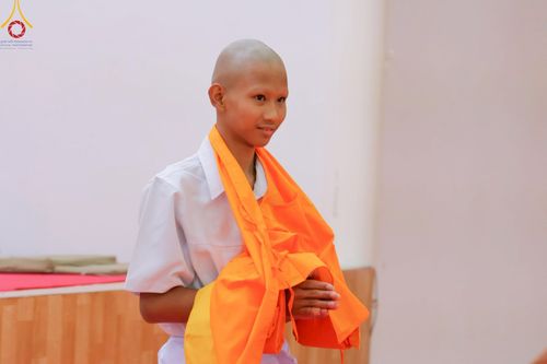 ภาพ No.216270:วันเสาร์ที่ 5 เมษายน พ.ศ. 2568 พิธีตัดปอยผม พิธีขอขมาผู้ปกครอง พิธีขอขมามอบผ้าไตร พิธีบรรพชา พิธีถวายบาตรสามเณร ณ ศูนย์ปฏิบัติธรรมและศูนย์อบรมเยาวชนเพชรบุรี ต.ท่าแลง อ.ท่ายาง จ.เพชรบุรี