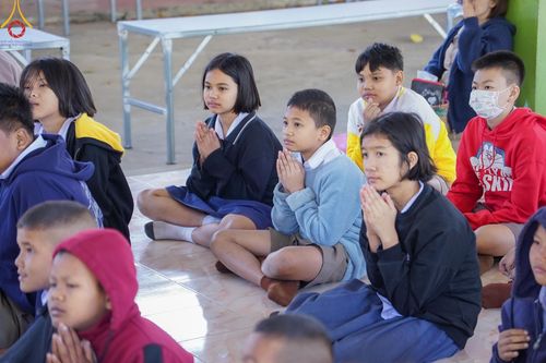 ภาพ No.195284:พิธีทอดผ้าป่าทำนุบำรุงศาสนสถาน ณ วัดพรสวรรค์ ต.หนองบ่อ อ.สองพี่น้อง จ.สุพรรณบุรี ในโครงการธรรมยาตรา กตัญญูบูชา มหาปูชนียาจารย์ พระมงคลเทพมุนี(สด จนฺทสโร) พระผู้ปราบมาร อนุสรณ์สถาน 7 แห่ง ปีที่ 13 วันที่ 13 มกราคม พ.ศ. 2568