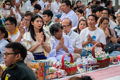 ภาพ No.126126:พิธีทำบุญเมืองนครราชสีมา ฉลอง 556 ปี ตักบาตรพระ 10,000 รูป ในวันเสาร์ที่ 2 มีนาคม พ.ศ.2567 ณ อนุสาวรีย์ท้าวสุรนารี จ.นครราชสีมา จัดโดย คณะสงฆ์จังหวัดนครราชสีมา ร่วมกับสำนักงานจังหวัดนครราชสีมา