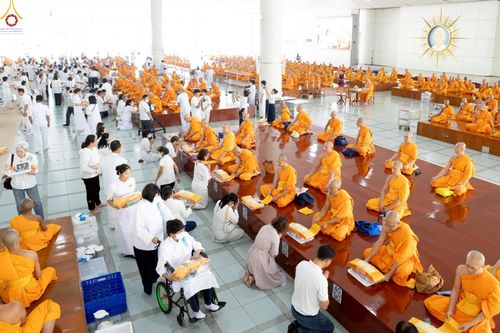 ภาพ No.229761:วันที่ 25 มิถุนายน พ.ศ. 2568 (แรม 15 ค่ำ เดือน 7) พิธีบุพเปตพลี ครั้งที่ 166 ร่วมอุทิศบุญแด่หมู่ญาติที่ล่วงลับไปแล้ว และสืบทอดอายุพระพุทธศาสนา ณ หอฉันคุณยายอาจารย์ฯ วัดพระธรรมกาย