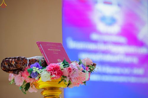 ภาพ No.228402:วันอาทิตย์ที่ 8 มิถุนายน พ.ศ. 2568 พิธีถวายทุนสนับสนุนพระไตรปิฎกฉบับธรรมชัย และอนุรักษ์คัมภีร์โบราณ ณ ห้องแก้วสารพัดนึก 2 วัดพระธรรมกาย