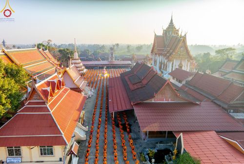 ภาพ No.197722:พิธีตักบาตรพระธรรมยาตรา ณ อนุสรณ์สถานลำดับที่ 4 สถานที่เกิดด้วยกายธรรม วัดโบสถ์(บน) ต.บางคูเวียง จ.นนทบุรี ในโครงการธรรมยาตรา กตัญญูบูชา มหาปูชนียาจารย์ พระมงคลเทพมุนี(สด จนฺทสโร) พระผู้ปราบมาร อนุสรณ์สถาน 7 แห่ง ปีที่ 13 วันที่ 19 มกราคม พ.ศ. 2568