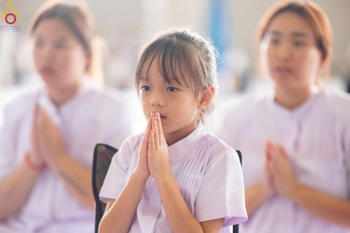 ภาพ No.123102:พิธีตักบาตร และพิธีบูชาข้าวพระ ในวันอาทิตย์ต้นเดือนที่ 4 กุมภาพันธ์ พ.ศ. 2567 ณ วัดพระธรรมกาย จ.ปทุมธานี