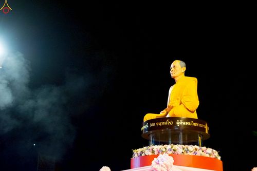 ภาพ No.253717:วันที่ 10 ตุลาคม พ.ศ. 2568 พิธีจุดประทีปบูชาพระผู้ปราบมาร, พิธีจุดประทีปบนพระมหาธรรมกายเจดีย์  20,000 ดวง เนื่องในวันคล้ายวันเกิดครบรอบ 141 ปี พระมงคลเทพมุนี (สด จนฺทสโร)