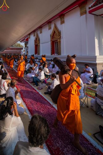 ภาพ No.110473:พิธีต้อนรับพระธรรมยาตรา ในโครงการธรรมยาตรากตัญญูบูชา มหาปูชนียาจารย์ พระมงคลเทพมุนี(สด จนฺทสโร) พระผู้ปราบมาร อนุสรณ์สถาน 7 แห่ง ปีที่ 12 วันที่ 11 มกราคม พ.ศ. 2567 ณ อนุสรณ์สถานลำดับที่ 3 สถานที่เกิดใหม่ในเพศสมณะ วัดสองพี่น้อง จ.สุพรรณบุรี