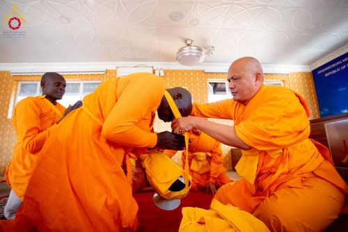 ภาพ No.231731:โครงการบรรพชาอุปสมบทหมู่ครั้งที่ 2 ณ วัดพระธรรมกายโจฮันเนสเบิร์ก ประเทศแอฟริกาใต้ วันอาทิตย์ 29 มิถุนายน พ.ศ. 2568