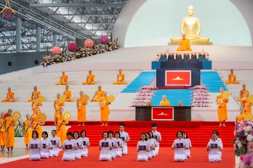 ภาพ No.153279:พิธีมุทิตาสักการะ พระภิกษุ-สามเณร ผู้สอบไล่ได้เปรียญธรรม ประโยค 1-2 ถึงประโยค ป.ธ.9 และบาลีศึกษา ประโยค1-2 ถึง บ.ศ.9 , พิธีมอบดวงแก้วสามเณรผู้ทรงบาลีไวยากรณ์ วัดพระธรรมกาย และ ศูนย์ส่งเสริมศีลธรรมในประเทศและต่างประเทศ วันอาทิตย์ที่ 8 กันยายน พ.ศ.2567