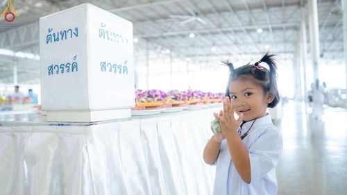 ภาพ No.136647:พิธีตักบาตร พิธีบูชาข้าวพระ ในวันอาทิตย์ต้นเดือนที่ 5 พฤษภาคม พ.ศ. 2567 ณ วัดพระธรรมกาย จ.ปทุมธานี