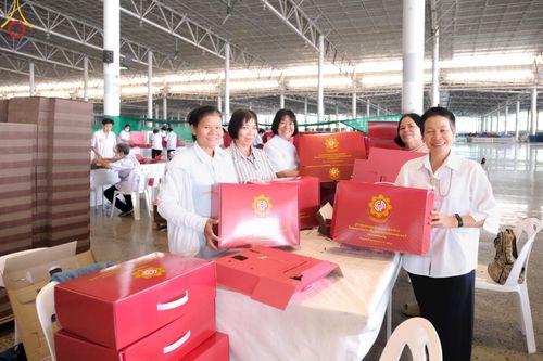 ภาพ No.210957:วันที่ 15 มีนาคม พ.ศ. 2568  บุญบรรจุกล่องไทยธรรม เพื่อถวายแด่พระสังฆาธิการ 40,000 กว่าวัดทั่วไทย ในวันคุ้มครองโลก 22 เมษายน พ.ศ. 2568