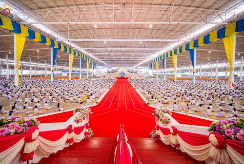 ภาพ No.89524:พิธีตักบาตร ข้าวสารอาหารแห้ง พิธีบูชาข้าวพระ และพิธีจุดเทียนใจ ไฟนิรันดร์  อนันตชัย ณ สภาธรรมกายสากล วัดพระธรรมกาย วันอาทิตย์ที่ 1 ตุลาคม พ.ศ. 2566