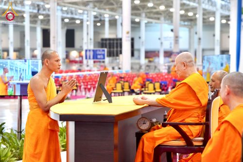 ภาพ No.237523:วันอาทิตย์ที่ 10 สิงหาคม พ.ศ.2568 พิธีมอบใบประกาศเกียรติคุณ โครงการสอบบาลี "ฉลองแชมป์" บูชาธรรม 80 ปี หลวงพ่อธัมมชโย ประจำปี 2568 และ พิธีมอบดวงแก้วสามเณรทรงบาลีไวยากรณ์ ณ สภาธรรมกายสากล วัดพระธรรมกาย ปทุมธานี