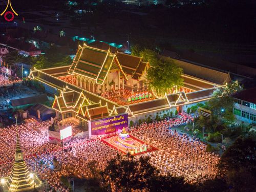 ภาพ No.112096:พิธีจุดประทีปถวายเป็นพุทธบูชา และบูชาธรรมมหาปูชนียาจารย์ พระมงคลเทพมุนี(สด จนฺทสโร) ในโครงการธรรมยาตรา กตัญญูบูชา มหาปูชนียาจารย์ พระมงคลเทพมุนี(สด จนฺทสโร) พระผู้ปราบมาร อนุสรณ์สถาน 7 แห่ง ปีที่ 12 วันที่ 14 มกราคม พ.ศ. 2567 ณ วัดสองพี่น้อง อ.สองพี่น้อง