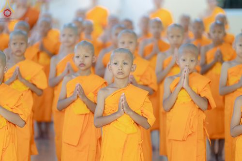 ภาพ No.135133: พิธีบรรพชาสามเณร  พิธีตักบาตรฉลองสามเณรใหม่ วันที่ 1 เมษายน พ.ศ.2567 ในโครงการบรรพชาสามเณรฟื้นฟูพระพุทธศาสนาทั่วไทย ณ ศูนย์ปฏิบัติธรรมแก้วเมืองเลย