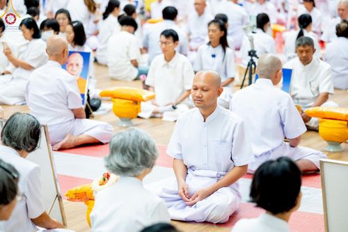 ภาพ No.217034:วันเสาร์ที่ 12 เมษายน พ.ศ. 2568 พิธีเวียนประทักษิณรอบพระมหาธรรมกายเจดีย์  พิธีวันทาเจดีย์ พิธีขอขมาและมอบผ้าไตร ในโครงการอุปสมบทหมู่ บูชาธรรมหลวงพ่อธัมมชโย, โครงการธรรมทายาท ระดับอุดมศึกษา รุ่นที่ 52 ,  โครงการบวชพระนานาชาติ AEC & WAB CEO รุ่นที่ 4 , ณ ว