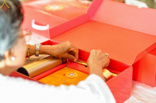 ภาพ No.212108:วันจันทร์ที่ 17 มีนาคม พ.ศ. 2568 บุญบรรจุกล่องไทยธรรม เพื่อถวายแด่พระสังฆาธิการ 40,000 กว่าวัดทั่วไทย ในวันคุ้มครองโลก 22 เมษายน พ.ศ. 2568 ณ บ้านแก้วเรือนทองคุณยายฯ วัดพระธรรมกาย