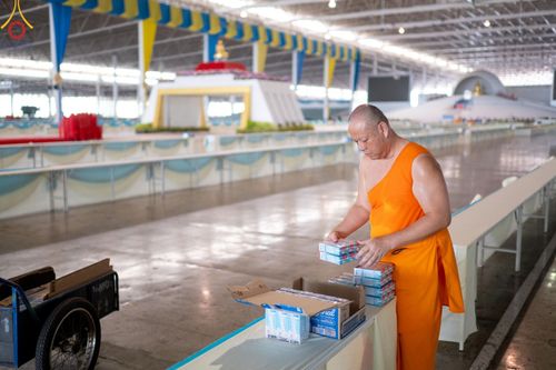 ภาพ No.60914:V.37 ยิ่งกว่าดี เพื่อ 80 ปีของพ่อ ภาพการเตรียมงานของหน่วยงานต่างๆ เพื่อพิธีฉลองอายุวัฒนมงคล 80 ปี หลวงพ่อธัมมชโย และรับถวายมหาสังฆทาน 10,000 กว่าวัดทั่วประเทศ ในวันคุ้มครองโลก วันจันทร์ที่ 22 เมษายน พ.ศ. 2567