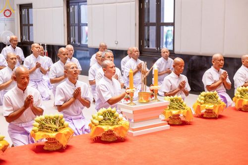 ภาพ No.156747:พิธีบรรพชาอุปสมบท ธรรมทายาท โครงการอุปสมบทหมู่บูชาธรรมครบรอบ 107 ปี วันครูผู้ค้นพบวิชชาธรรมกาย ณ โบสถ์พระไตรปิฏก วัดพระธรรมกาย วันเสาร์ที่ 14 กันยายน พ.ศ. 2567