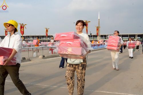 ภาพ No.219157:วันที่ 19-21 เมษายน พ.ศ. 2568 การเตรียมงานในลานธรรม , วิหารคด เพื่องานวันคุ้มครองโลก 22 เมษายน พ.ศ. 2568