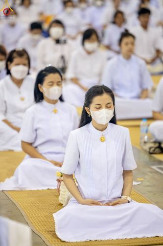 ภาพ No.86922:พิธีตักบาตร , พิธีบูชาข้าวพระ , พิธีจุดเทียนใจ ไฟนิรันดร์ อนันตชัย ในวันอาทิตย์ต้นเดือน 3 กันยายน พ.ศ. 2566 ณ วัดพระธรรมกาย