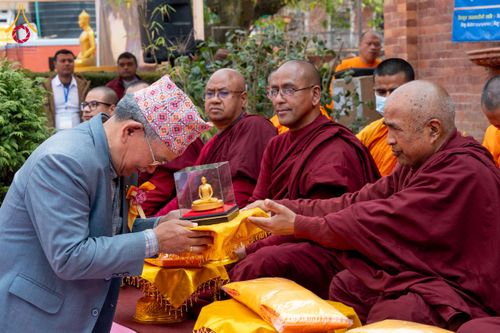 ภาพ No.129794:พิธีตัดปอยผมและแห่นาคธรรมทายาท ในโครงการบรรพชา 1,250 รูป ณ แดนประสูติ สวนลุมพินี ประเทศเนปาล วันที่ 2 มีนาคม พ.ศ. 2567