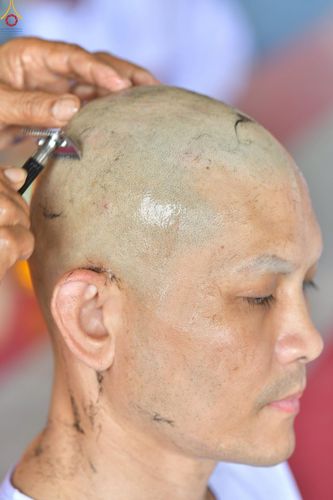 ภาพ No.230861:วันที่ 28 มิถุนายน พ.ศ. 2568 พิธีตัดปอยผมและปลงผม โครงการบวชพระนานาชาติ AEC & WAB รุ่นที่ 9 ณ วิหารคด 2 วัดพระธรรมกาย