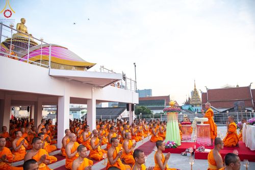 ภาพ No.201654:พิธีจุดประทีปถวายเป็นพุทธบูชา และบูชาธรรมมหาปูชนียาจารย์ ณ อาคารธรรมยาตรา กตัญญูบูชามหาปูชนียาจารย์ ตรงข้ามวัดปากน้ำภาษีเจริญ จ.กรุงเทพมหานคร ในโครงการธรรมยาตรา กตัญญูบูชา มหาปูชนียาจารย์ พระมงคลเทพมุนี(สด จนฺทสโร) พระผู้ปราบมาร อนุสรณ์สถาน 7 แห่ง