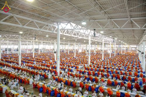 ภาพ No.60028:พิธีเจริญพระพุทธมนต์ "ฉลองอายุวัฒนมงคล 80 ปี หลวงพ่อธัมมชโย" พิธีถวายไทยธรรม คณะสงฆ์ 10,000 กว่าวัดทั่วประเทศ ในวันคุ้มครองโลก วันจันทร์ที่ 22 เมษายน พ.ศ. 2567 ณ สภาธรรมกายสากล วัดพระธรรมกาย จ.ปทุมธานี