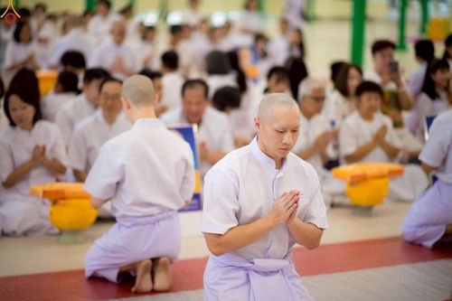 ภาพ No.228942:วันเสาร์ที่ 14 มิถุนายน พ.ศ. 2568 พิธีเวียนประทักษิณ , พิธีขอขมารับผ้าไตร ในโครงการบรรพชาอุปสมบทหมู่ ผู้บริหารรุ่นที่ 15 และ อุดมศึกษา รุ่นที่ 52 ณ โบสถ์พระไตรปิฎก วัดพระธรรมกาย