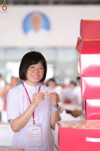 ภาพ No.212340:วันพุธที่ 19 มีนาคม พ.ศ. 2568 การบรรจุไทยธรรมลงกล่องสำเร็จ 43,500 กล่อง เพื่อถวายแด่พระสังฆาธิการ 40,000 กว่าวัดทั่วไทย ในวันคุ้มครองโลก 22 เมษายน พ.ศ. 2568 ณ บ้านแก้วเรือนทองคุณยายฯ วัดพระธรรมกาย