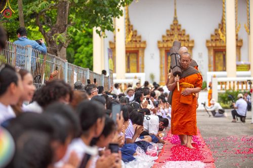 ภาพ No.128280:พิธีอัญเชิญพระบรมสารีริกธาตุ " ใจกลางเมืองนครหาดใหญ่ " เพื่อประดิษฐาน ณ มหารัตนเจดีย์สิริปทุมสวรรค์ (เจดีย์อริยพุทธะ 5 พระองค์) ศูนย์ปฏิบัติธรรมภาคใต้ อ.บางกล่ำ จ.สงขลา  วันที่ 9 มีนาคม พ.ศ.2567 (ชุดที่ 1)