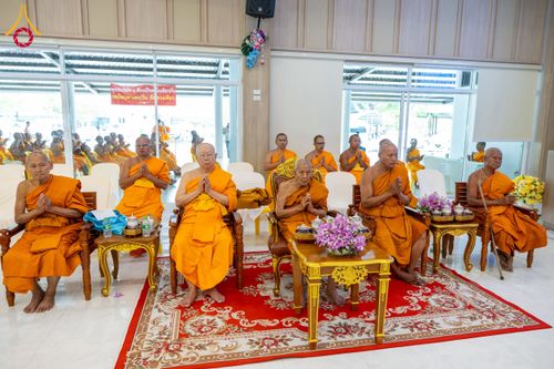 ภาพ No.212513:วันเสาร์ที่ 22 มีนาคม พ.ศ. 2568 พิธีถวายสังฆทานแด่คณะสงฆ์ 323 วัด ปีที่ 21 ครั้งที่ 175 พิธีมอบกองทุนหนุนแรงใจช่วยครูใต้ ปีที่ 18 ครั้งที่ 139 และพิธีทำบุญอุทิศส่วนกุศลให้ผู้วายชนม์ ณ ศูนย์ปฏิบัติธรรมภาคใต้ อำเภอบางกล่ำ จังหวัดสงขลา