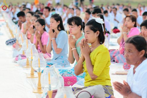 ภาพ No.129428:พิธีประดิษฐานพระบรมสารีริกธาตุ ณ มหารัตนะเจดีย์สิริปทุมสวรรค์ ศูนย์ปฏิบัติธรรมภาคใต้ อ.บางกล่ำ จ.สงขลา วันที่ 10 มีนาคม พ.ศ.2567