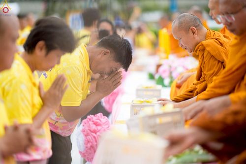 ภาพ No.241969:วันอาทิตย์ที่ 31 สิงหาคม พ.ศ. 2568 พิธีทำบุญแด่คณะสงฆ์ 122 รูป ฉลอง 121 ปี อำเภอคลองหลวง จ.ปทุมธานี เพื่อนำส่งช่วยเหลือคณะสงฆ์ 323 วัด 4 จังหวัดชายแดนภาคใต้ และช่วยเหลือประชาชนจากเหตุปะทะ แนวชายแดนไทย-กัมพูชา ณ บริเวณหน้าที่ว่าการอำเภอคลองหลวง 