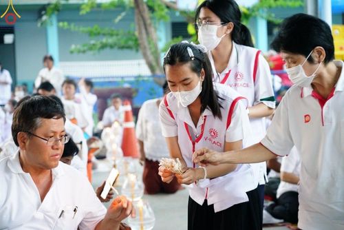 ภาพ No.117035:V.16 เป็นทีม การเตรียมงาน เก็บงาน การรับบุญของเจ้าหน้าที่หน่วยงานต่างๆ เพื่อโครงการธรรมยาตรา กตัญญูบูชามหาปูชนียาจารย์ พระมงคลเทพมุนี (สด จนฺทสโร) พระผู้ปราบมาร อนุสรณ์สถาน 7 แห่ง ปีที่ 12 ระหว่างวันที่ 2 - 31 มกราคม พ.ศ. 2567