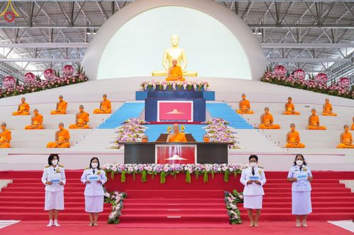 ภาพ No.85446:พิธีถวายมหาสังฆทานคณะสงฆ์ 2000 กว่าวัดทั่วประเทศปีที่ 23, พิธีถวายไทยธรรมคณะสงฆ์ 323 วัด 4 จังหวัดชายแดนภาคใต้, พิธีมอบปัจจัยช่วยเหลือครู 4 จังหวัดชายแดนภาคใต้ ณ สภาธรรมกายสากล วัดพระธรรมกาย ในวันสมาธิโลก อาทิตย์ที่ 6 สิงหาคม พ.ศ. 2566