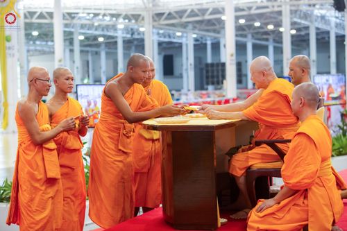 ภาพ No.151529:พิธีจุดเทียนใจ ไฟนิรันดร์ อนันตชัย ณ สภาธรรมกายสากล วัดพระธรรมกาย วันอาทิตย์ต้นเดือนที่ 1 กันยายน พ.ศ. 2567