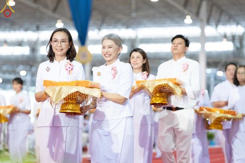 ภาพ No.160206:พิธีทอดผ้าป่าสมทบกฐินวัดพระธรรมกาย และสมทบกฐิน 30,000 วัดทั่วไทย ครั้งที่ 3 ณ สภาธรรมกายสากล วัดพระธรรมกาย วันพฤหัสบดีที่ 10 ตุลาคม พ.ศ. 2567