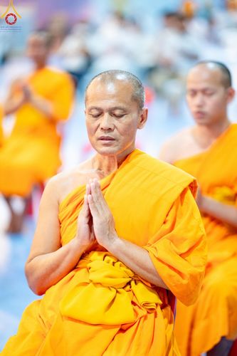 ภาพ No.150389:พิธีจุดประทีป และพิธีฉลองชัยสวดมนต์ บทธัมมจักกัปปวัตตนสูตร ครบ 6,668,272,727 จบ เนื่องในวันธรรมชัย 27 สิงหาคม พ.ศ. 2567 ณ มหารัตนวิหารคด วัดพระธรรมกาย