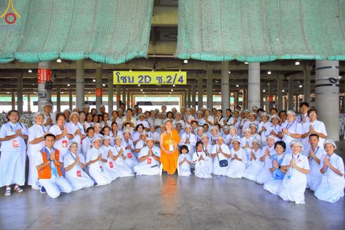 ภาพ No.219487:วันอังคารที่ 22 เมษายน พ.ศ. 2568 พิธีมอบปัจจัยช่วยเหลือครู 4 จังหวัดชายแดนภาคใต้ , พิธีกล่าวคำถวายอุปกรณ์ เพื่อเตรียมการต้อนรับคณะสงฆ์ฯ , พิธีกล่าวคำถวายภัตตาหารเป็นสังฆทาน , คณะสงฆ์ฉันภัตตาหารเพล  เนื่องในวันคุ้มครองโลก พิธีถวายมหาสังฆทานแด่คณะสงฆ์