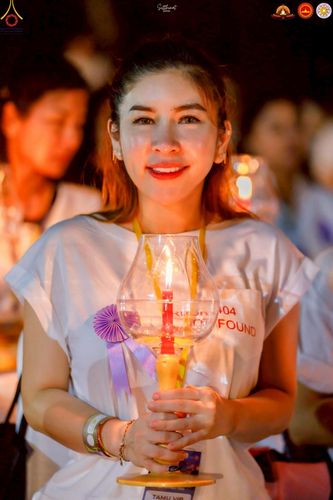 ภาพ No.224561:วันจันทร์ที่ 12 พฤษภาคม พ.ศ. 2568  ชาวพุทธในอินโดนีเซีย ร่วมฉลองวิสาขบูชาจุดประทีปกว่า 200,000 ดวง ณ พระมหาเจดีย์บรมพุทโธ  เจริญพุทธมนต์ถวาย “พระวชิรเกล้าเจ้าอยู่หัว”